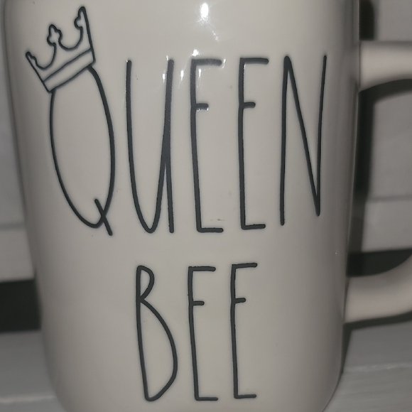 Rae Dunn Queen Bee Mug - Picture 4 of 4